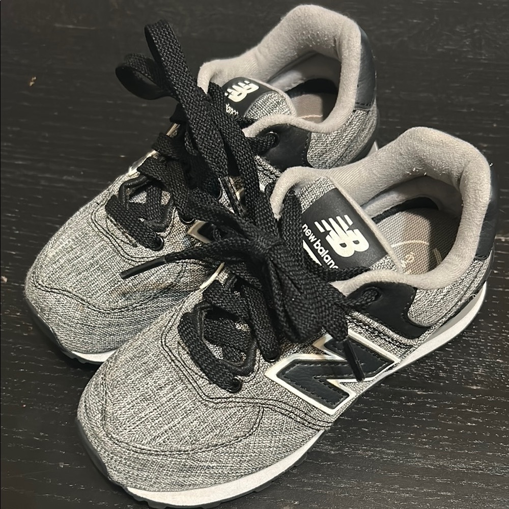 New Balance Gray and Black Sneakers with Classic Design